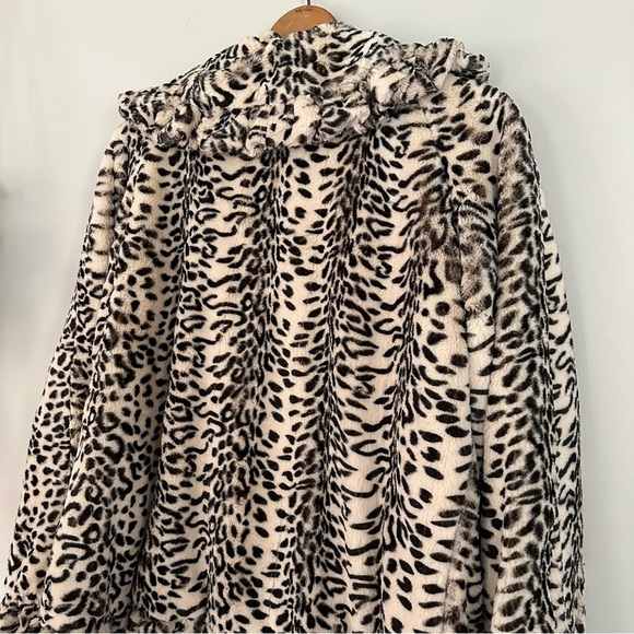 Damselle New York Faux Fur Cheetah Print Jacket - Picture 11 of 16